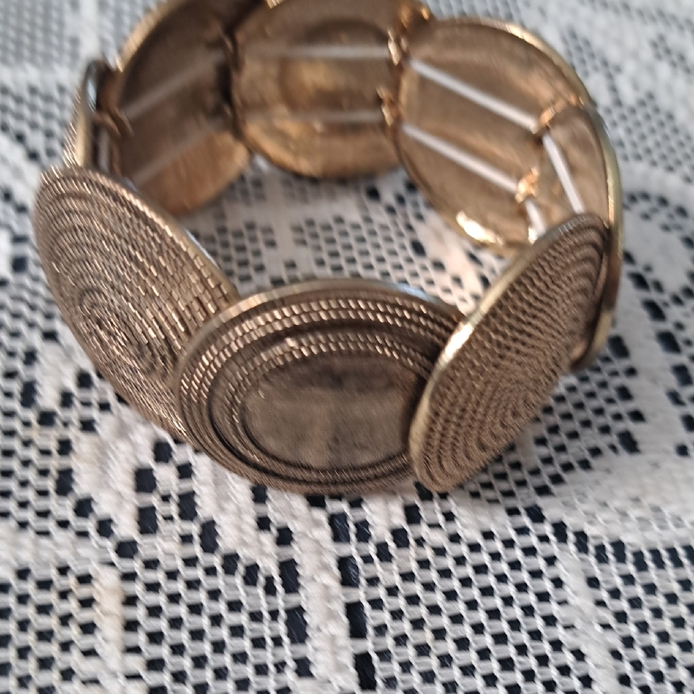Elegant Gold Bracelet